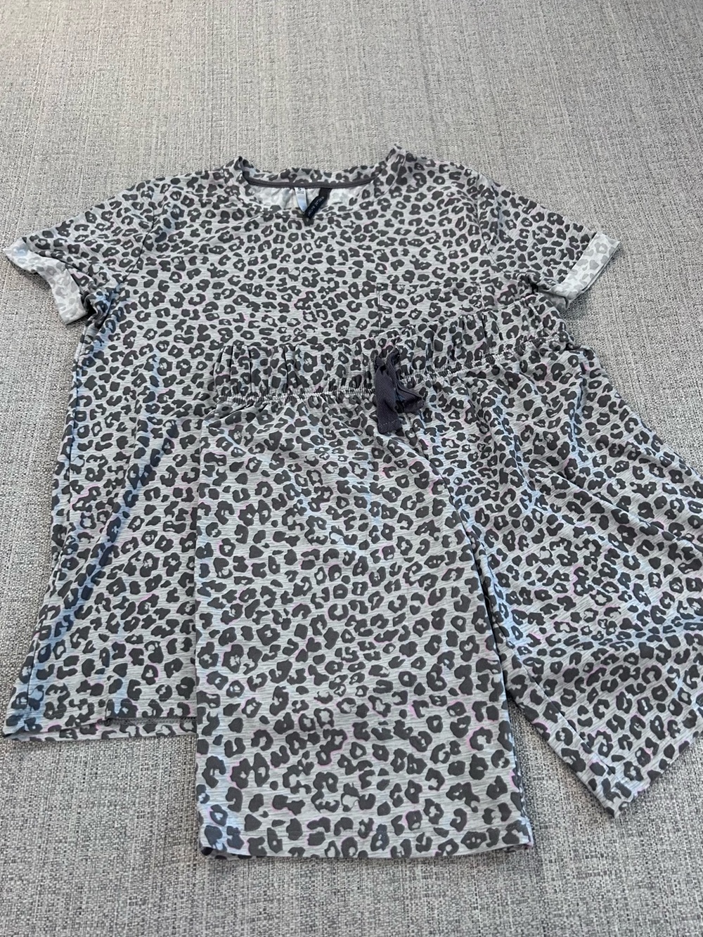 Grey & Pink Leopard Print Short Sleeve Tee & Shorts Pajama Set.    Size S